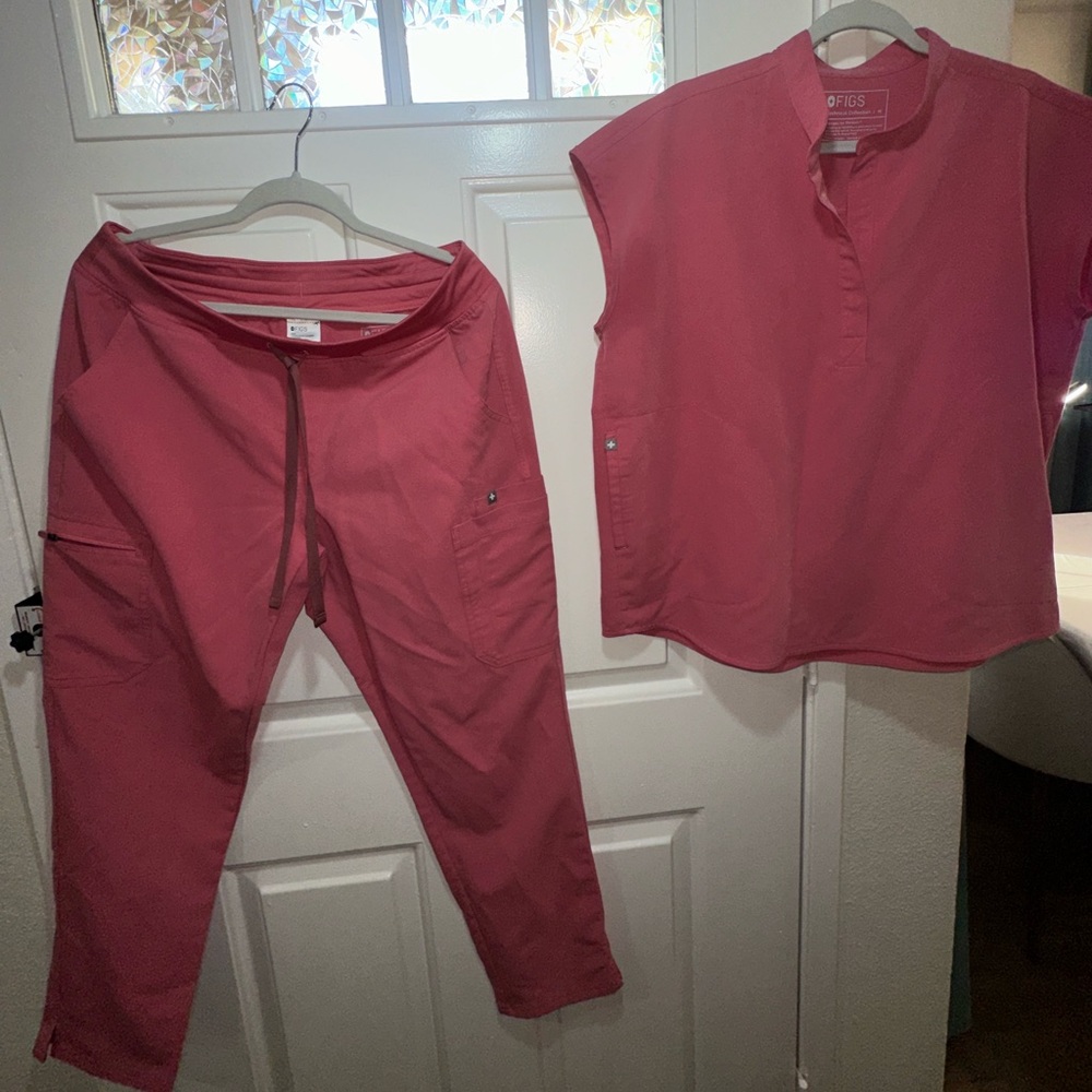 Figs Rafaela Top Medium and Yola skinny pant large scrub set